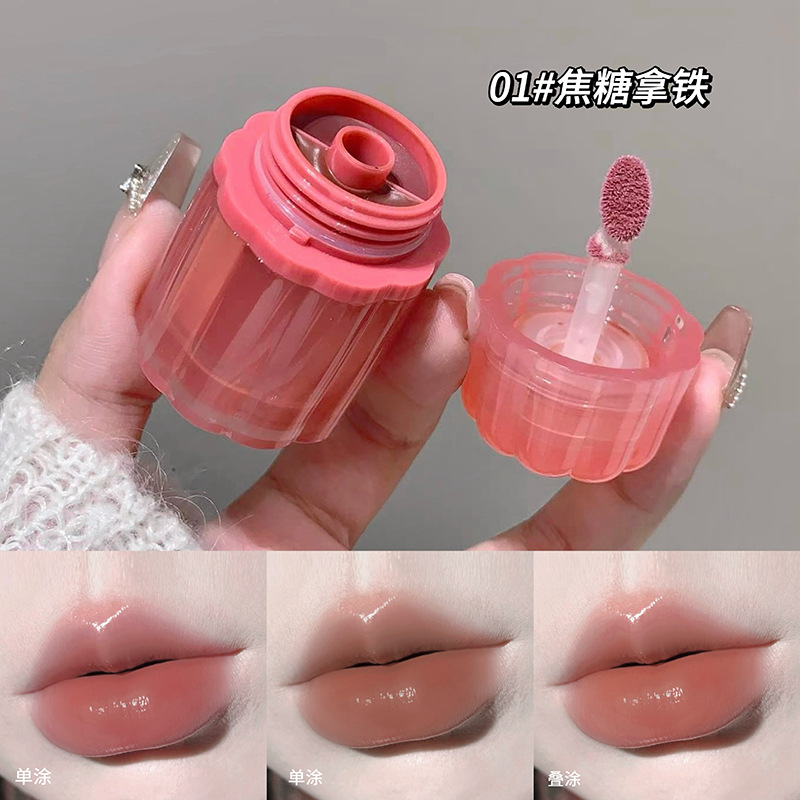 Gege Bear Dual Solid Lip Jael es un espejo hidratante y sedoso que cubre las huellas labial y no es fácil de tocar el esmalte labial.
