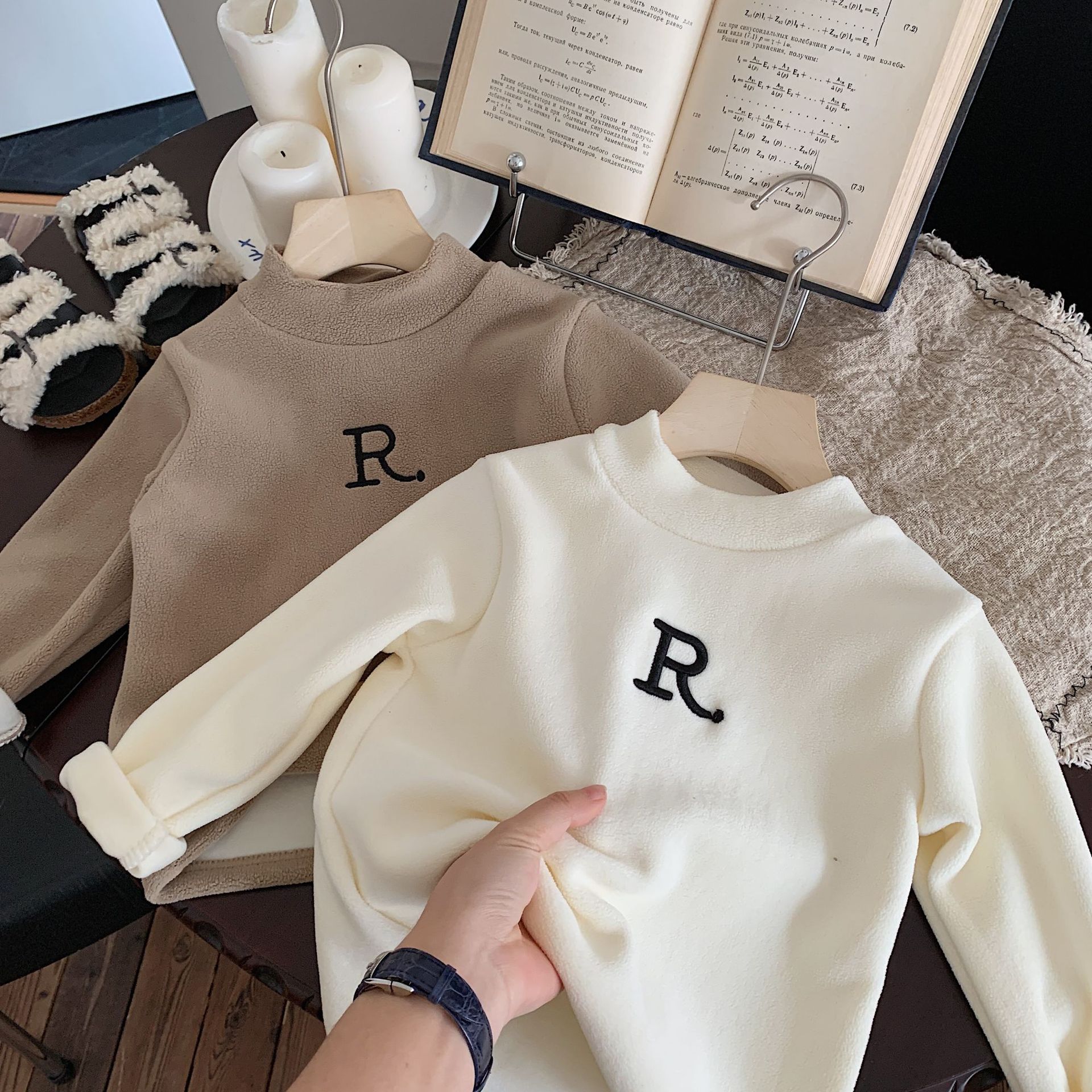2023 Bangcheng Winter Korean Edition Men's Small and Medium School Children's Embroidered Letter Plush Bottom Fashion_voghion.com