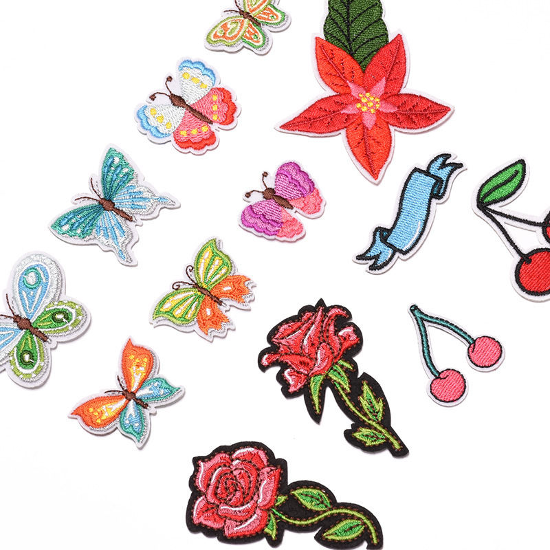 Nuevo personalizado autoadhesivo pegatinas de tela moda Rosa mariposa autoadhesivo bordado parche pegatinas ropa pegatinas