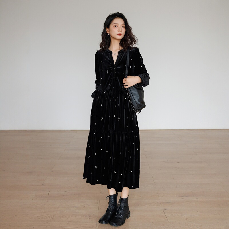 2025 New French Retro Velvet Dress V Neck Printed Long Sleeves Black Large Size Loose Mid-Length Elegant