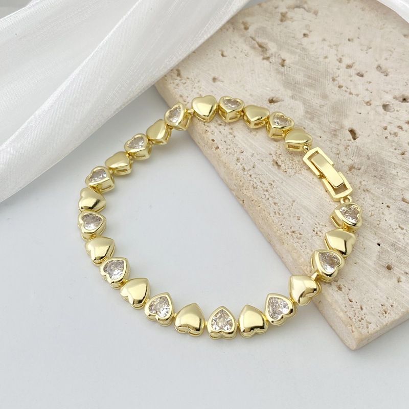 Fashionable DIY Gold Plated Butterfly Heart Charm Women's Bracelet Simple Personality Geometric Pattern Copper Alloy Jewelry display picture 9