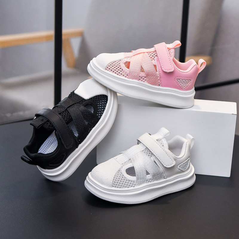 Zapatos para niños y niñas 2025 verano estilo coreano zapatos con marco cabeza de concha zapatos deportivos huecos de malla única para niños sandalias transpirables