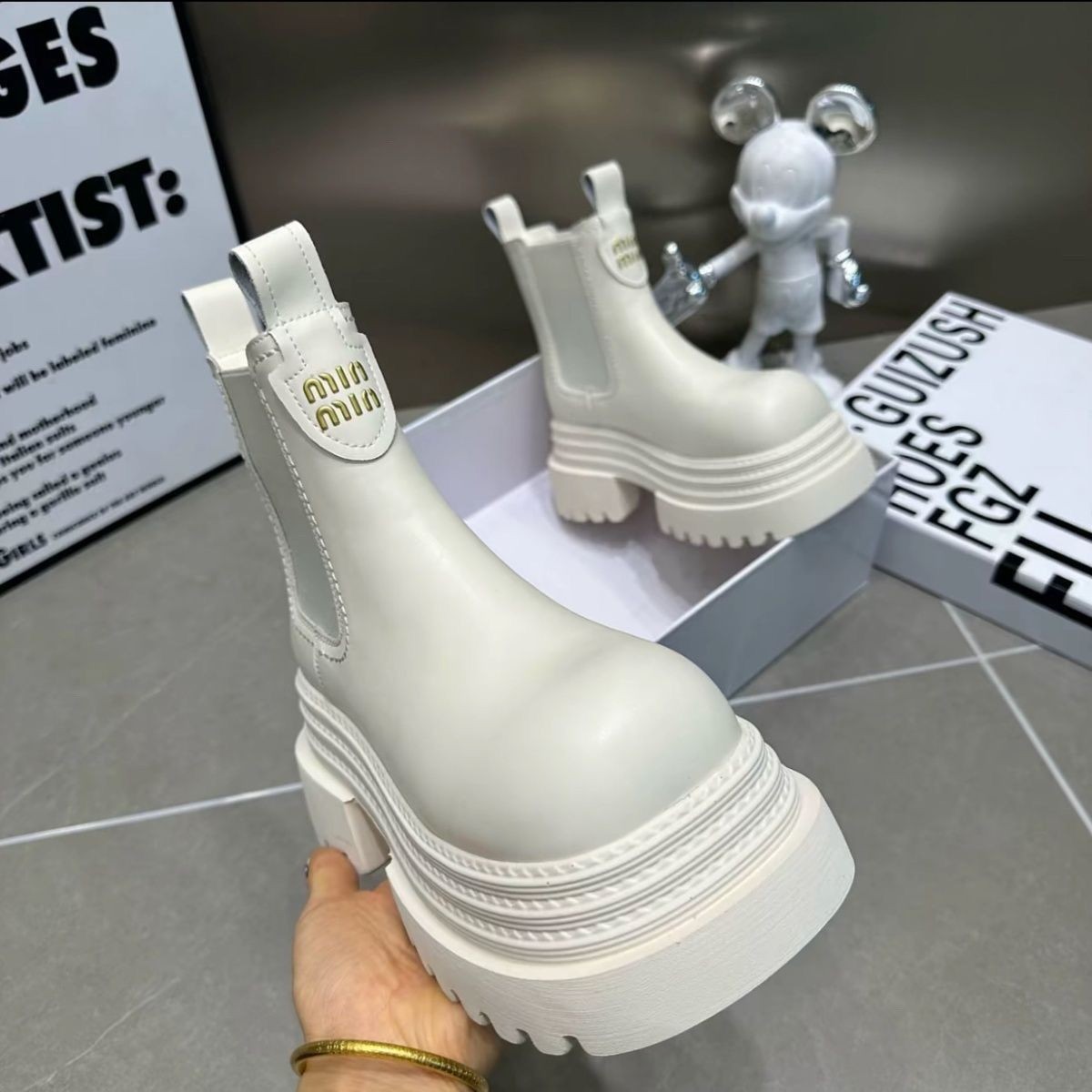 2025 New Autum British Style Retro Thick Heel Chimney Chelsea Short Boots Fashionable Thick Sole Heightening Boots