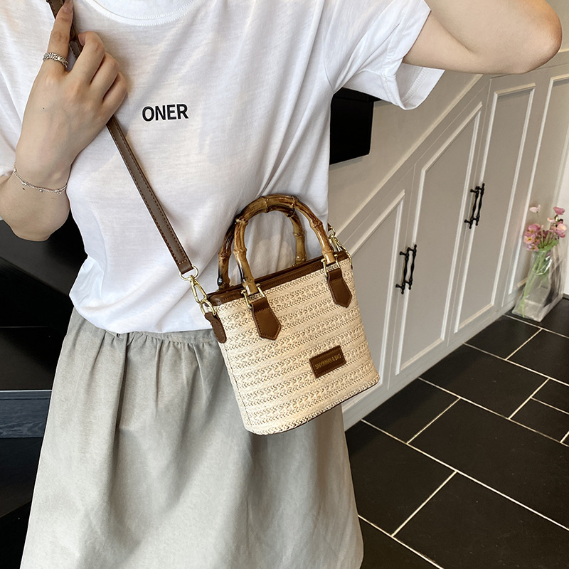 Bolsa de tejido de verano super caliente para mujeres 2025 nuevo juego de playa portátil bolso de balde arco iris tela de paja bolso de mochila para mujeres