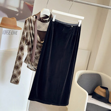 2025新款秋冬轻奢高级感金丝绒半身裙女垂感包臀后开叉黑色直筒裙