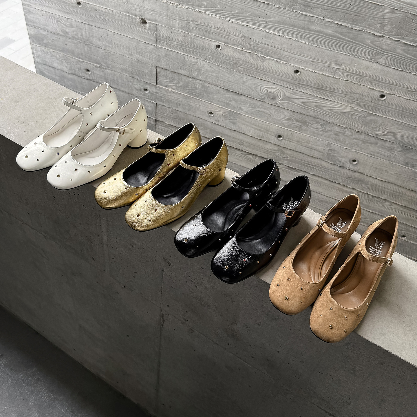 Demi-season Mary Jane shoes with a strap
