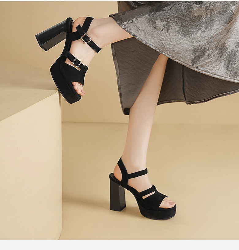 Sandal cao gót nữ hở mũi quai ngang khóa gót 11 cm — Da bò trắng gạo chi tiết 1