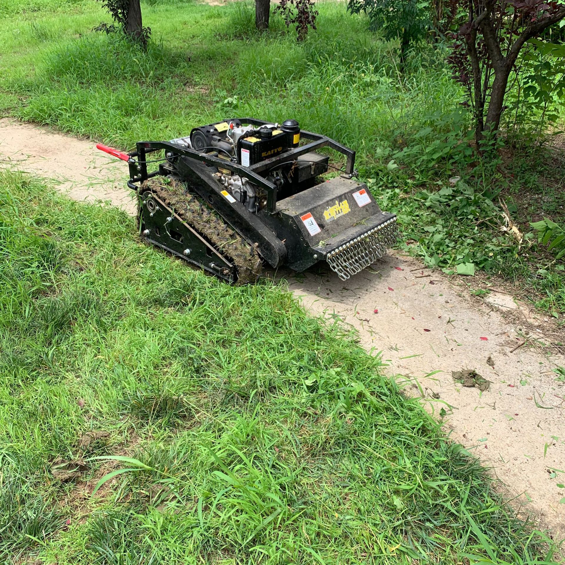 新款遥控履带割草机商用球场修剪遥控割草机 自走式智能打草机