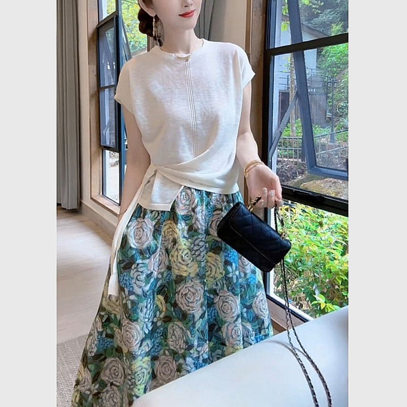 軽い高級感、ハイエンド、フェミニン、寛大、まとも、見栄えの良い、小さな香りの白いTシャツ、スカートスーツ、女性用夏|undefined