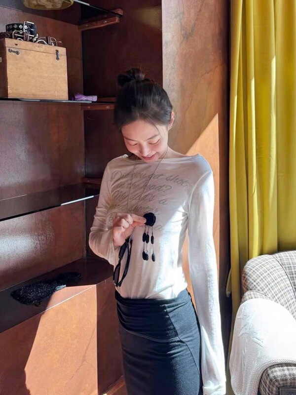 现货 韩国设计师gila天丝字母T恤韩系女装jennie同款显瘦长袖罩衫|undefined