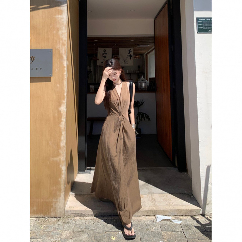 Light Luxury and High-End Black Suspender Halter Dress for Women Summer 2024 New Elegant Super Long Skirt to Ankle