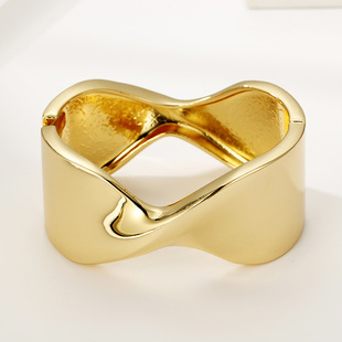 Golden Bracelet Women's European and American Personality Large Gossing Original Advanced Personality Design Exaggerated Factory Direct Hand Jewelry