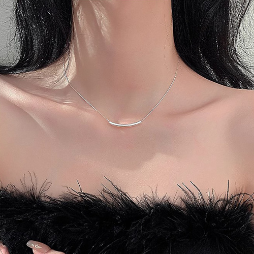 Korean Minimalist Smiling Necklace for Women, Uniquely Versatile Design, Curved Smiling Lockchain, Blogger's Style, Trendy