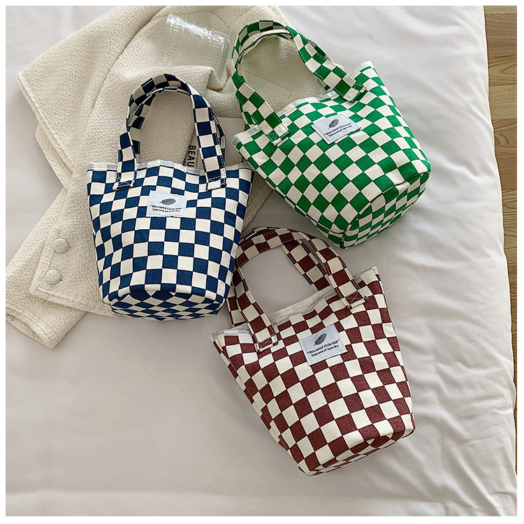 A fashionable new Japanese and Korean chic black and white checkered canvas bag, a large-capacity single-shoulder bag for women, and a simple student handbag undefined