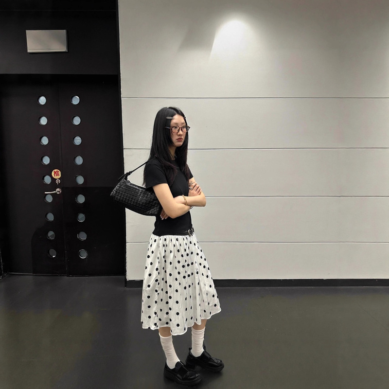 Black Polka Dot A-Line Flared Mid-Length Skirt, New High-End Model for Summer 2025 Black Polka Dot A-Line Flared Mid-Length Skirt, New High-End Model for Summer 2025