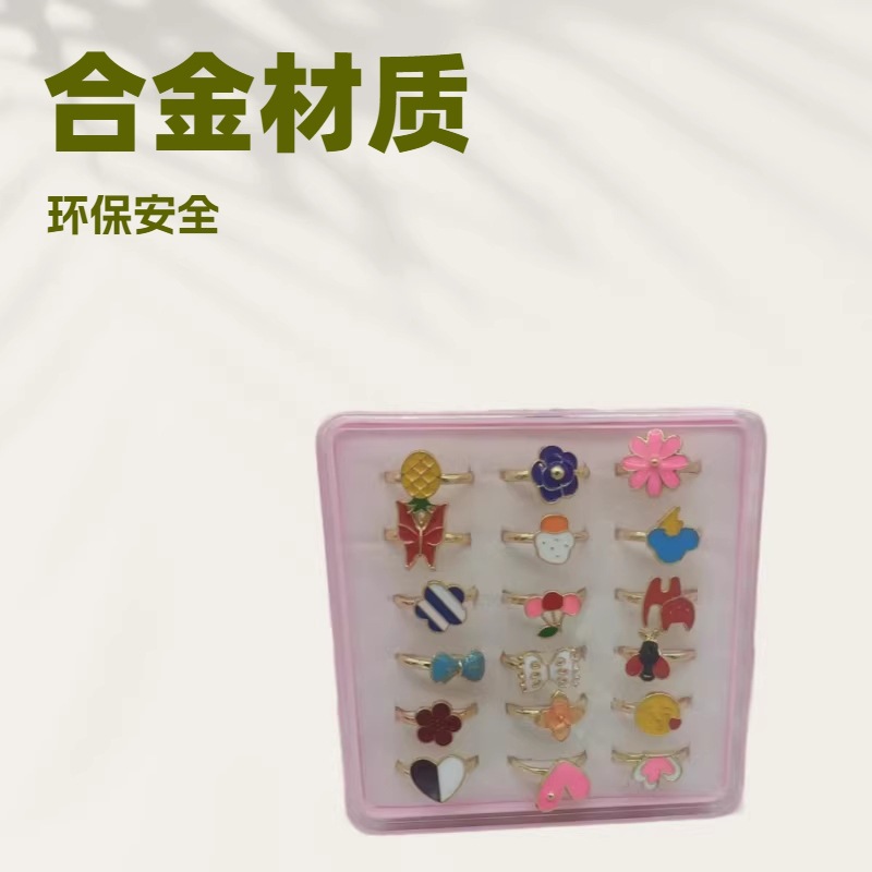 Anillos de aleación para niños, anillos infantiles con dibujos animados, lindos y hermosos, estilos variados, 36 piezas en 1 caja.