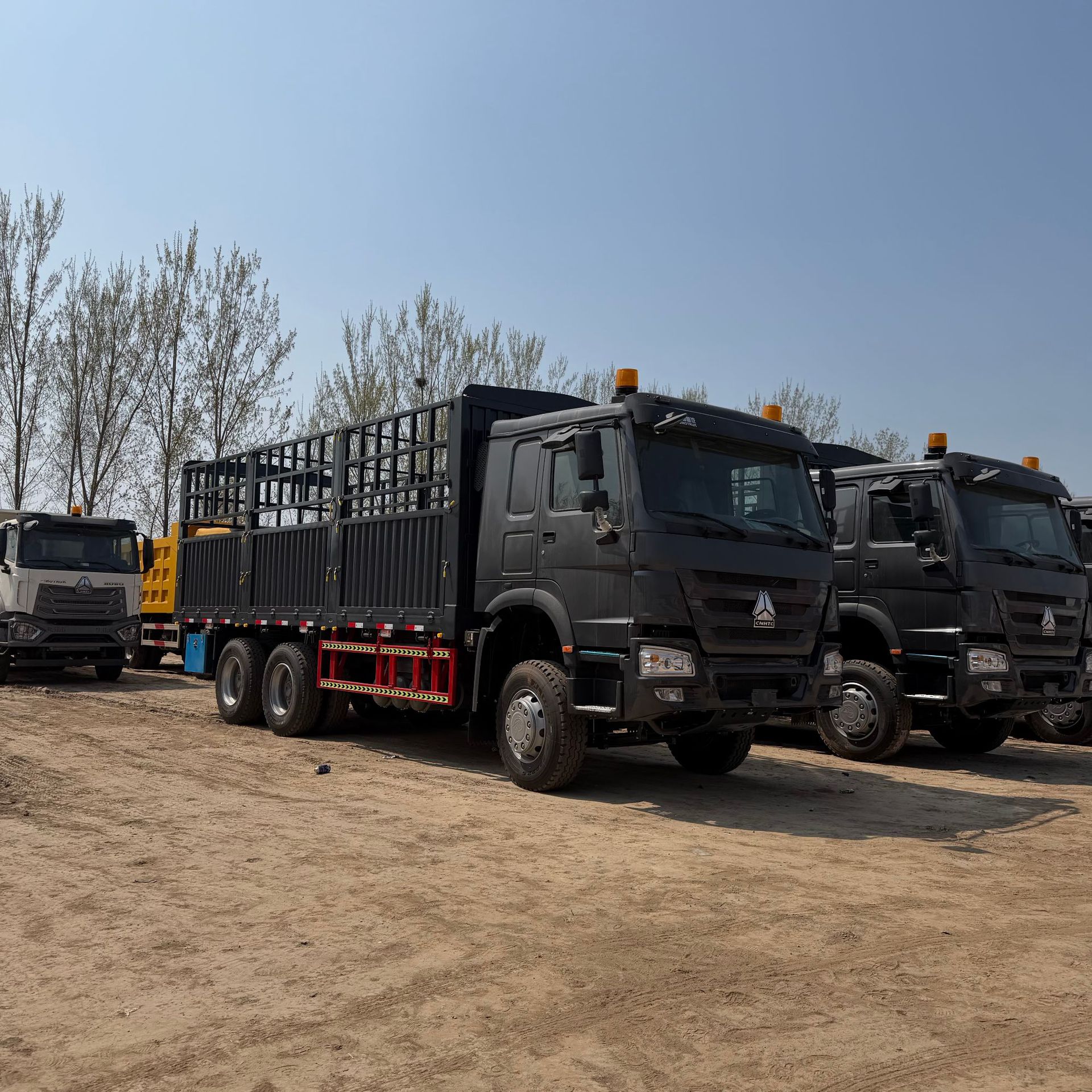 Exported to Africa: Howo Engineering Dump Truck, 6X4 Flatbed Truck, Front Four-Wheel Drive and Rear Eight-Wheel Drive Dump Truck