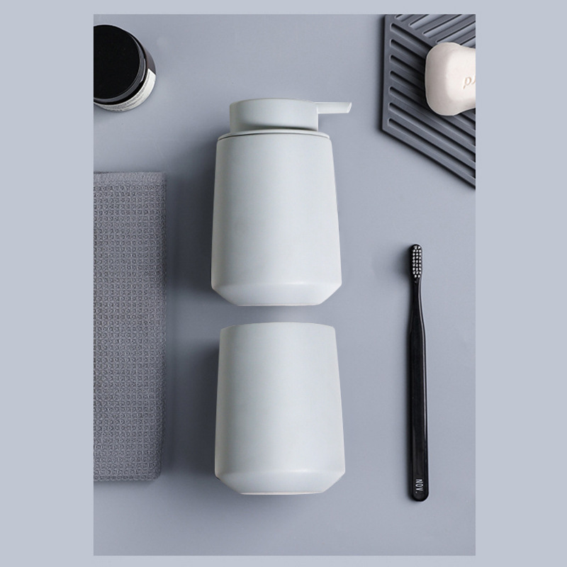 Venta directa de fábrica moda simple textura esmerilada resina muñeco de nieve de dos piezas botella de loción taza
