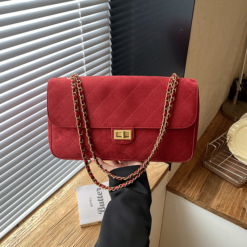 Vintage Chanel-style quilted chain hobo underarm bag for women, large-capacity versatile commuter shoulder tote bag for autumn