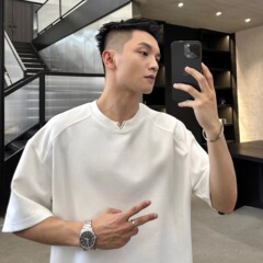 夏の男性半袖tシャツ高級感シンプルでゆるい上着は肩幅が小さいVデザインtシャツ上着男性