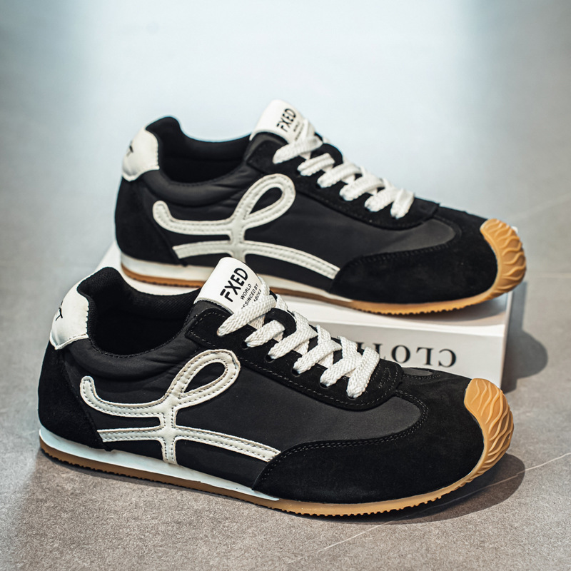 Diseñador verano piel de gamuza, seda de hielo, transpirable, zapatos deportivos Forrest Gump con cordones personalizados, estilo de Hong Kong, zapatos de moda para hombres