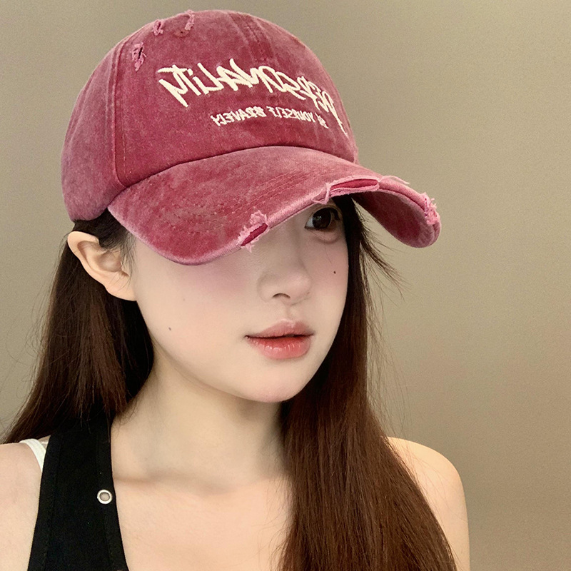 Retro de alta calidad hace viejos bordados ciruela sombrero de béisbol rojo para mujeres primavera 2025 nuevo sombrero de boca de pato cara