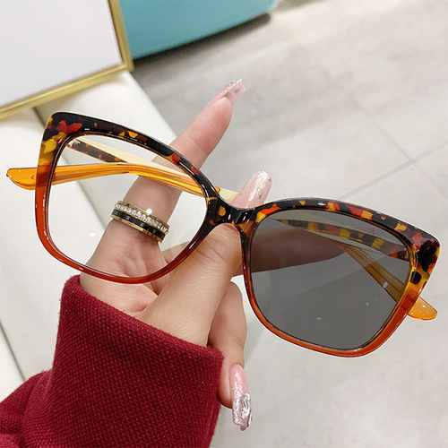  cross-border men and women comfortable gold with glue thin and light anti-blue light radiation with myopia film big face slimming photochromic glasses