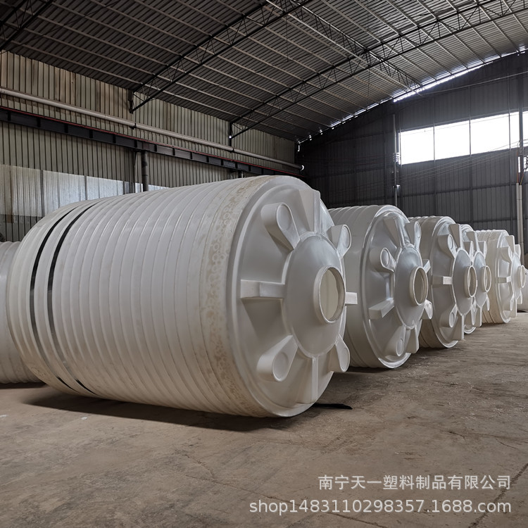 广西20吨PE水箱,25吨PE储罐,30方塑料水塔,40吨塑料水箱储水罐