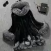 Чёрный (с капюшоном)