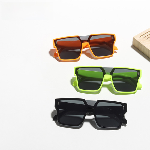  New Retro Children's Sunglasses, Integrated Ins Style, One-Piece Design, Mディン Children's Black Sunglasses