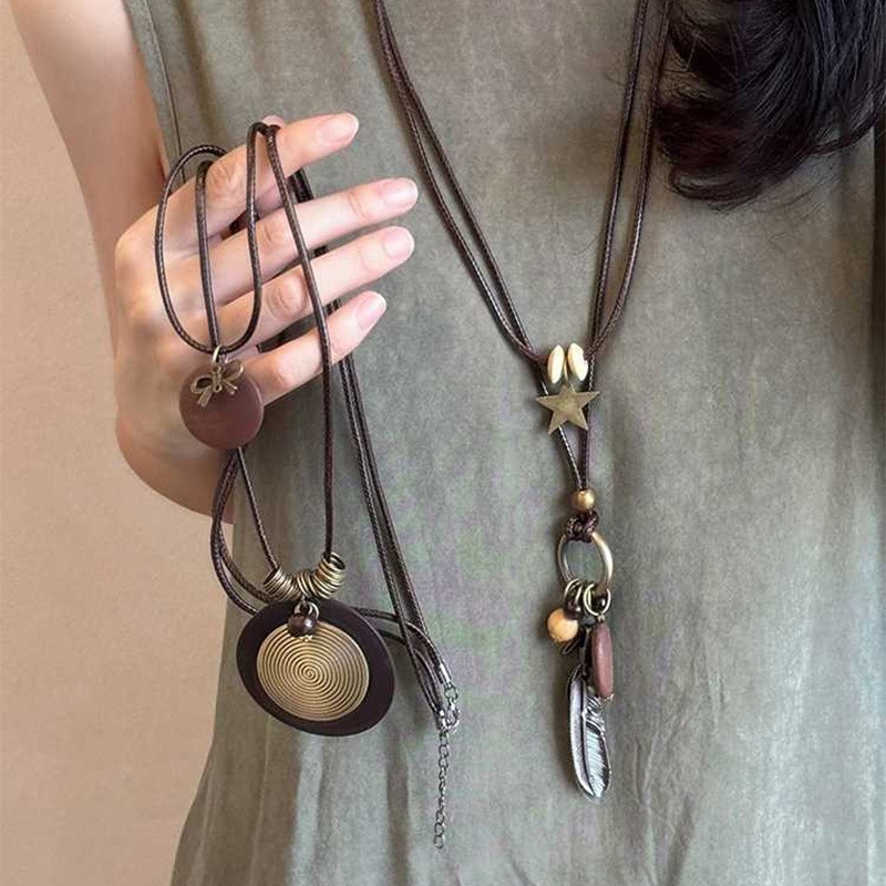 Nuevo estilo de cuero chino, colgante, collar de borlas, estilo étnico femenino, cadena de suéter retro de nicho, moda, artículos de alta gama