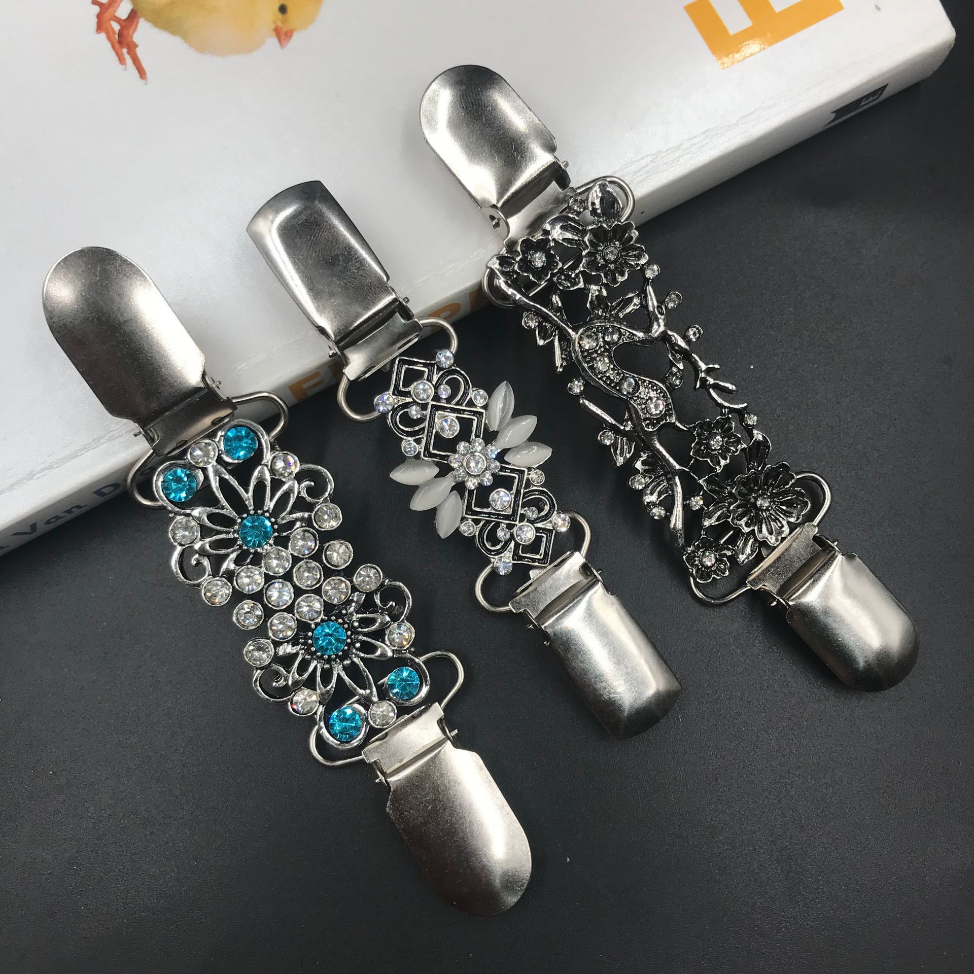 Amazon 3-piece suéter chal clip vintage Sika ciervos cardigan collar clip duckbill clip vestido camisa broche clip