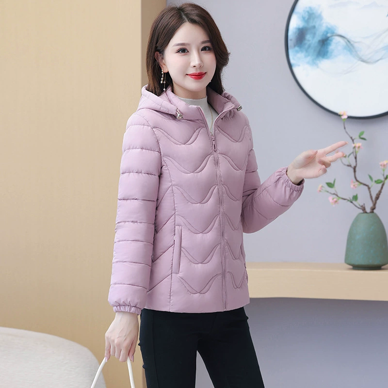 Демисезонная легкая пуховая куртка короткого кроя, теплая и стильная, slim fit, с капюшоном