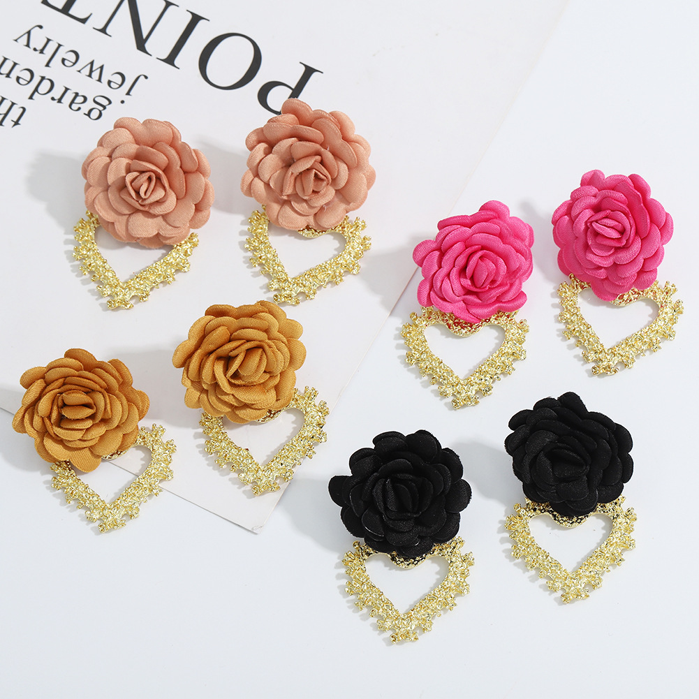 Heart-shaped Fabric Flower Earrings display picture 3