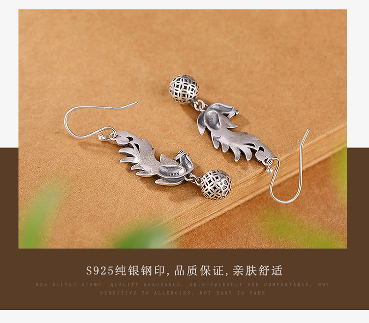 Bông tai móc bạc S925 hình đồng xu rỗng họa tiết chim công phong cách dân tộc — Một cặp chi tiết 4