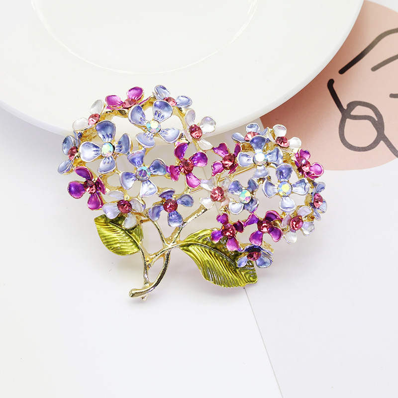 New fresh alloy enamel double-headed hydrangea brooch, versatile and elegant accessory for women's clothing