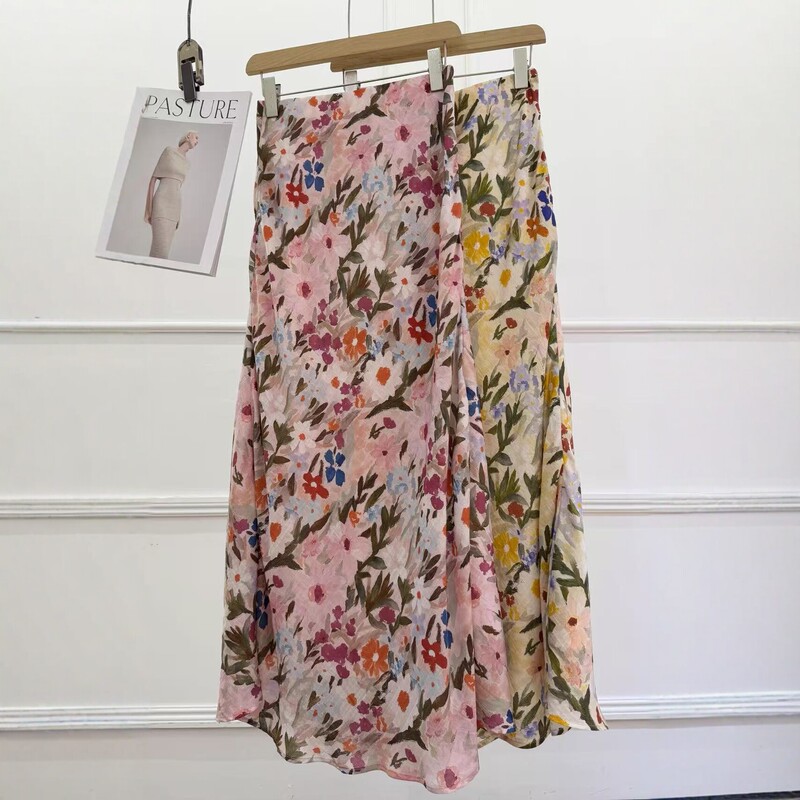 Summer New High-Waisted Printed Skirt for Women, Retro Floral A-Line Long Skirt, Slimming, Drapey, and Elegant with a Holiday Vibe