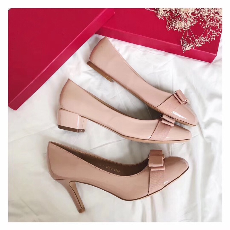 살구색 평평한 바닥