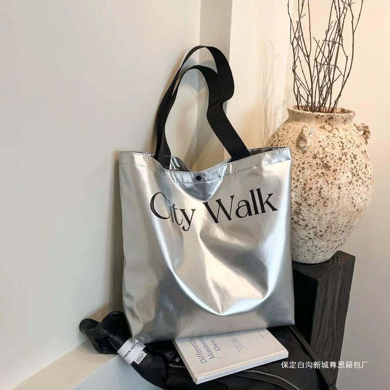 Модная вместительная сумка