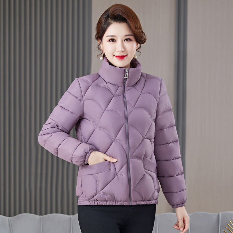 2023 nueva ropa de algodón ligera y delgada de mujeres de mediana edad, ropa de algodón corta, ropa de algodón para madres, chaqueta de algodón, abrigo de invierno image 9