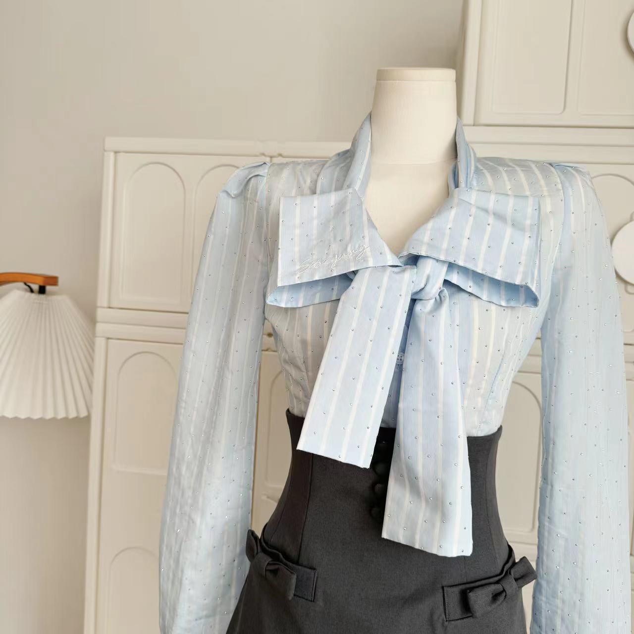 달콤한 로얄 더블 수리 활 플래시 다이아몬드 셔츠 M1U 부서 대학 높은 허리 슬림 자수 스커트