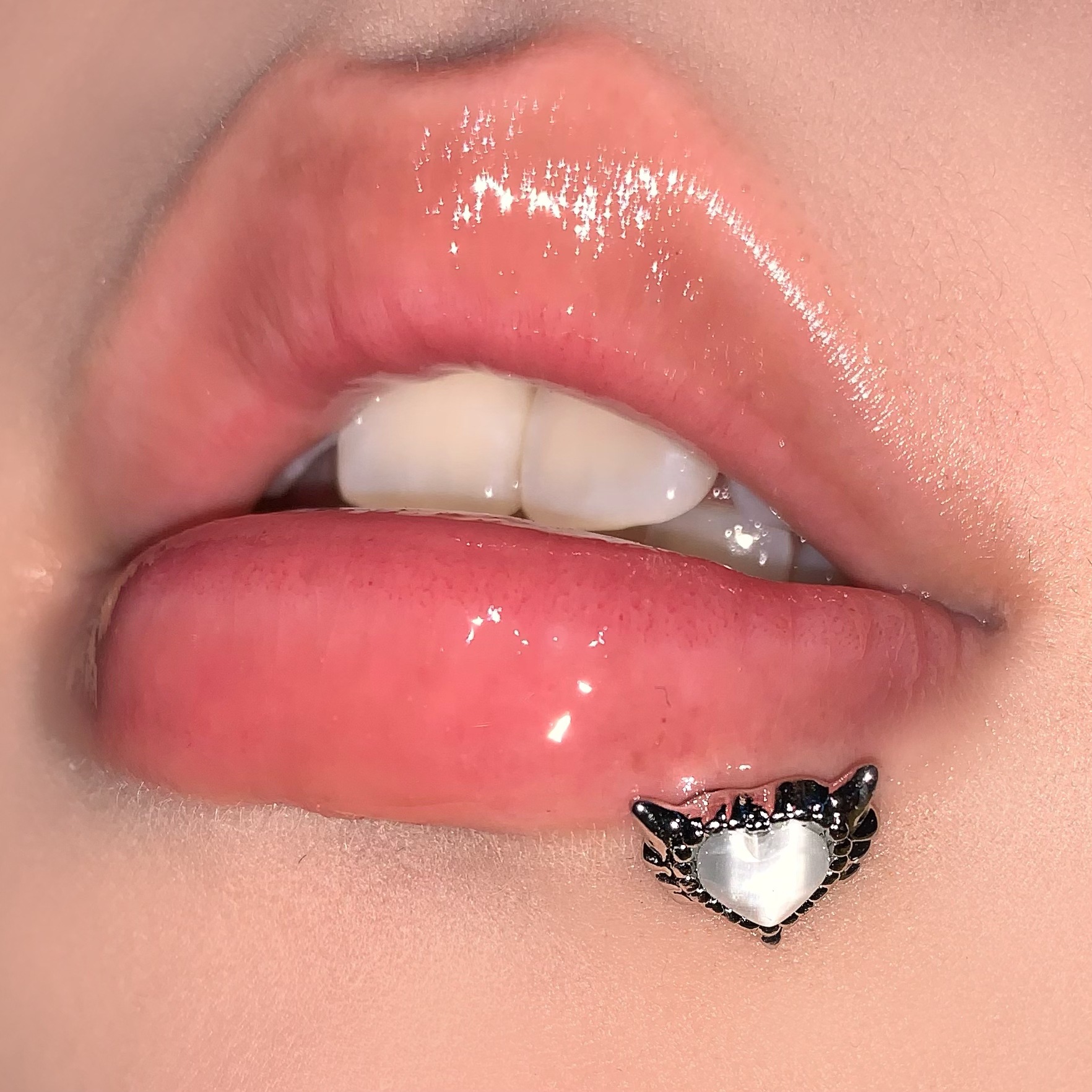 Pointed titanium steel lip stud product view