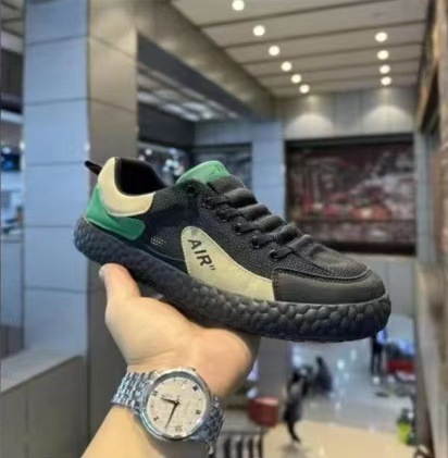 Zapatos de hombre estación europea verano nuevo estilo malla transpirable zapatos casuales de hombre transpirables moda zapatos cómodos zapatos de suela blanda