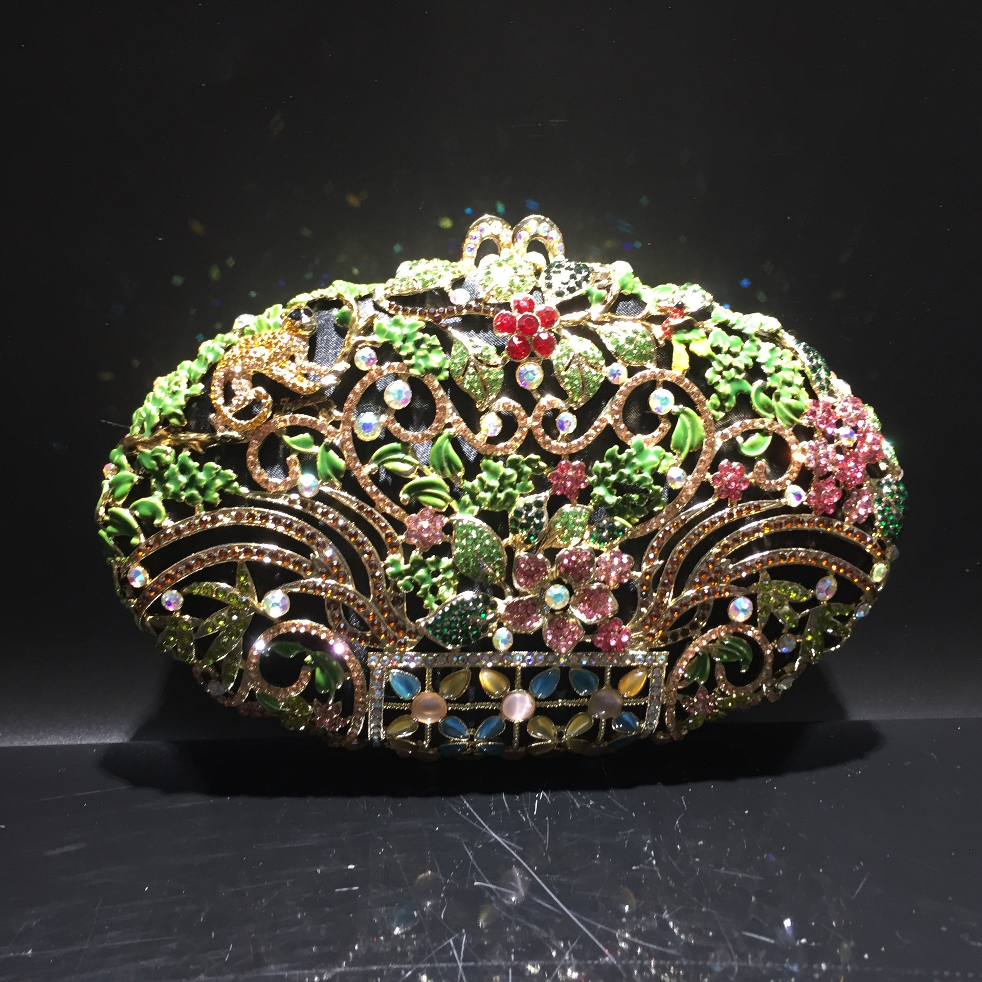 Bolsas de cena de diamantes hechas a mano al por mayor bolsas de diamantes agujeradas de fondo extranjeras metal lleno de diamantes bolsas de mano bolsas de oro