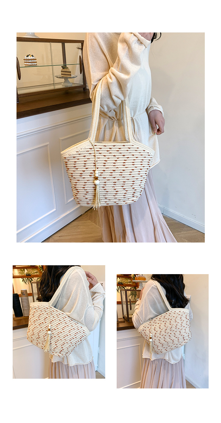 A trendy and stylish underarm bag for summer, a simple single-shoulder bag for women, and a fashionable, casual, and high-quality bag undefined