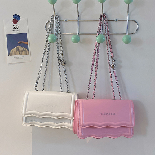 This year's trendy minimalist temperament small handbag for women 2024 early autumn new versatile Insta crossbody bag small square bag