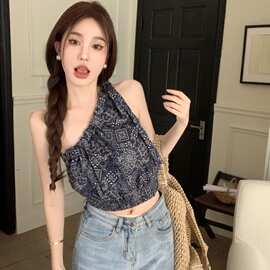 女装设计感绑带短款收腰褶皱复古气质辣妹印花斜领露肩背心女夏