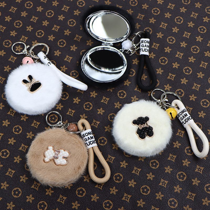 Luz de lujo pequeño viento de peluche colgante espejo bolso colgante espejo de maquillaje llavero plegable con espejo de doble cara a prueba de pérdida