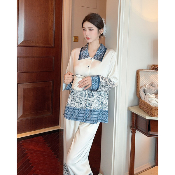 Elegant silk pijama