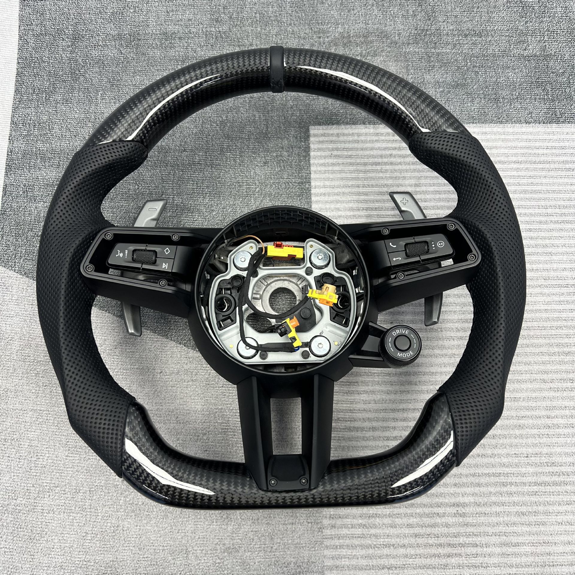 Carbon Fiber Steering Wheel Customization Suitable for Porsche Macan Cayenne Panamera Steering Wheel Processing